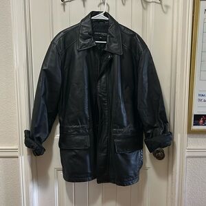 Oooo vintage!! Men’s black London Fog leather coat